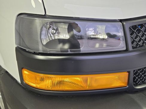 New 2026 Chevrolet Express 2500 w/ Communications Package RWD image 9
