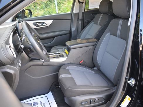 Used 2025 Chevrolet Blazer LT FWD image 9