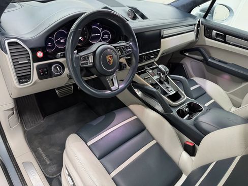 Used 2020 Porsche Cayenne Turbo AWD/4WD image 9