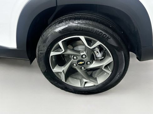 Used 2025 Chevrolet Trax LT image 11