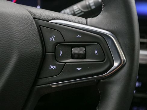 Used 2025 Chevrolet Trax ACTIV w/ Sunroof Package FWD image 36