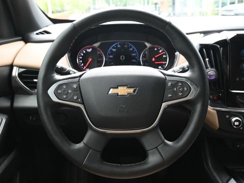 Used 2023 Chevrolet Traverse Premier FWD image 6