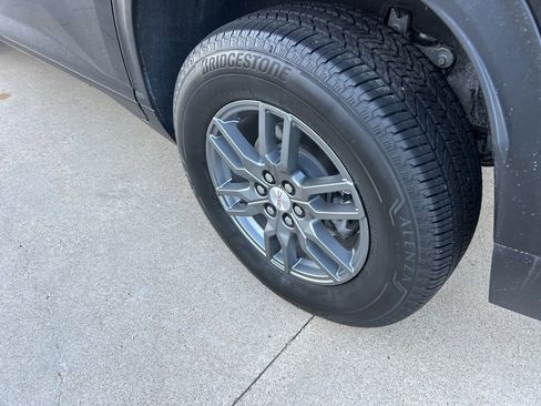 Used 2025 GMC Acadia Elevation image 10