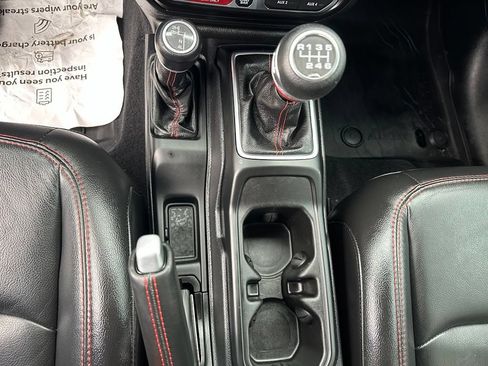 Used 2020 Jeep Gladiator Rubicon w/ Dual Top Group AWD/4WD image 24