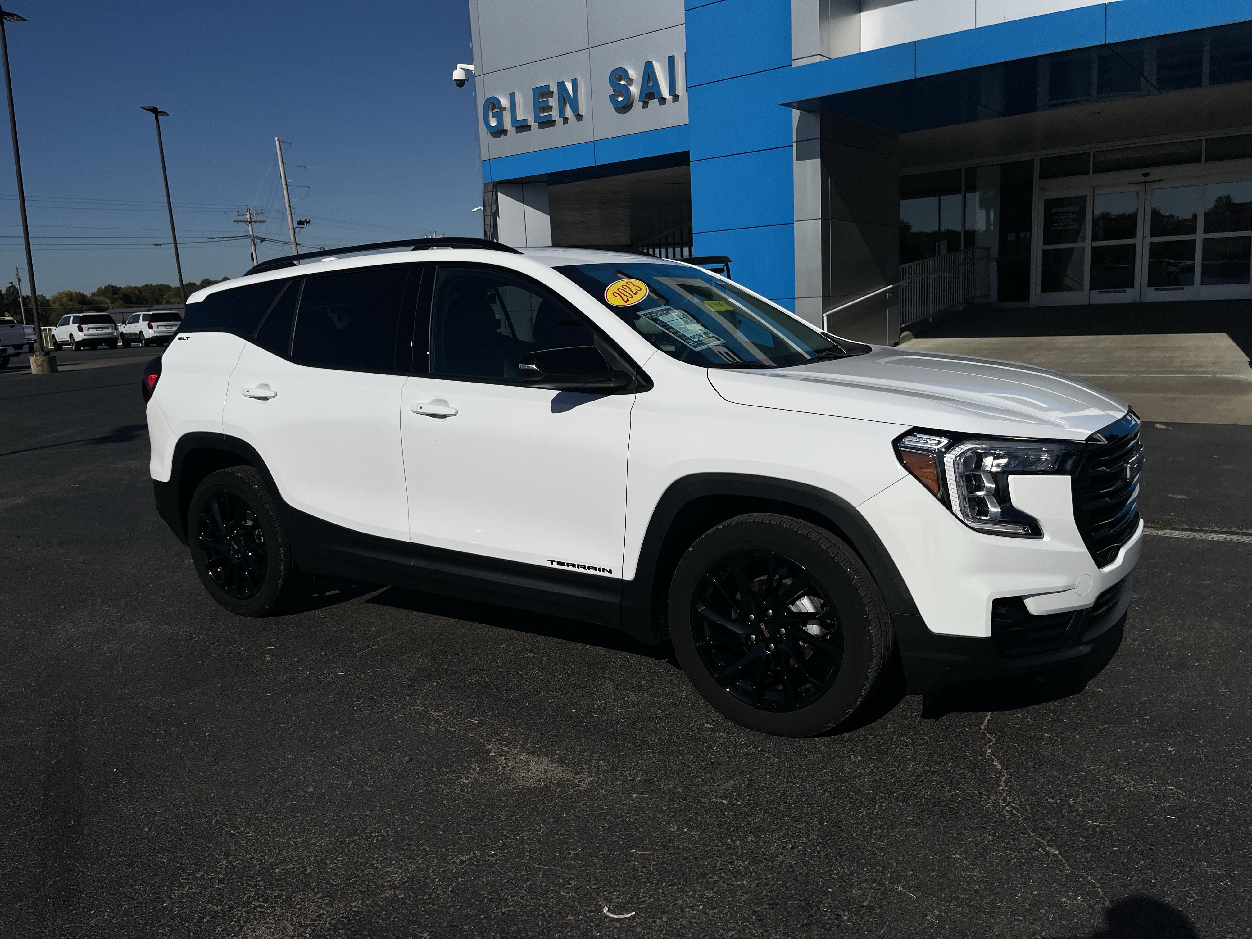 Used 2023 GMC Terrain SLT w/ Infotainment Package II FWD image 5