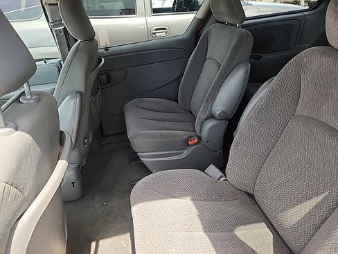 Used 2006 Dodge Caravan SXT w/ Popular Equipment Group I FWD image 19