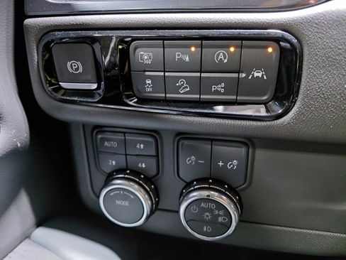 Used 2025 GMC Yukon AT4 w/ LPO, Floor Liner Package image 43