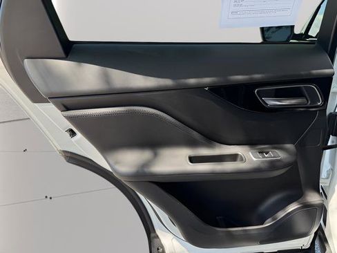 Used 2020 Jaguar F-PACE Premium image 25