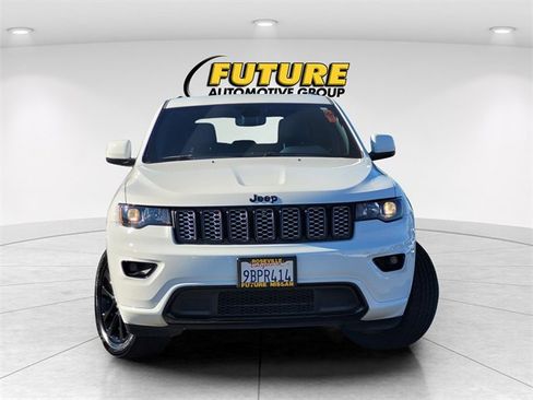 Used 2022 Jeep Grand Cherokee Laredo X image 2