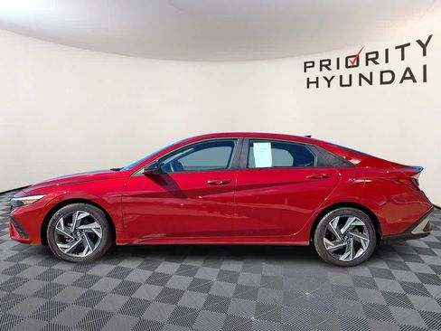 Used 2025 Hyundai Elantra Sport FWD image 7