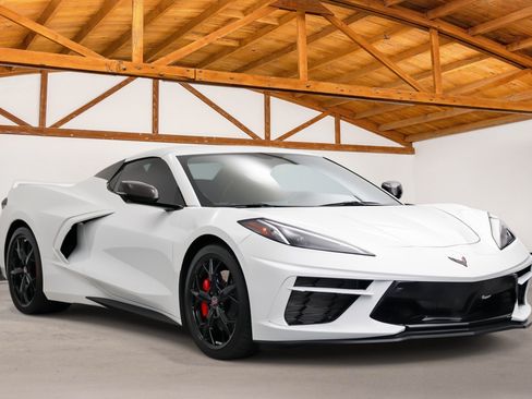 Used 2021 Chevrolet Corvette Stingray Premium Conv w/ Z51 Performance Package RWD image 8