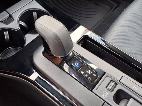 Used 2025 Toyota Prius Limited image 18