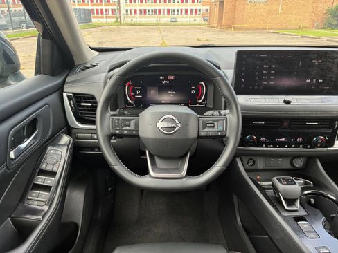 Used 2026 Nissan Rogue SL FWD image 35