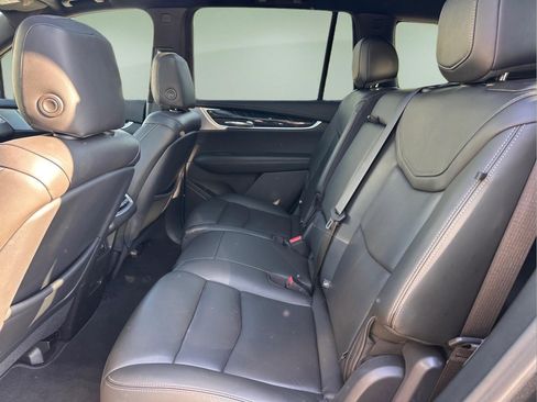 Used 2023 Cadillac XT6 Premium Luxury FWD image 12