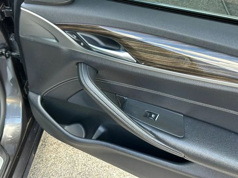 Used 2018 BMW 530e w/ Premium Package 2 image 20