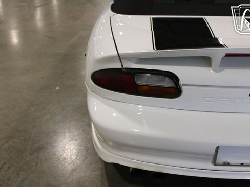 Used 2001 Chevrolet Camaro Z28 w/ SS Performance/Appearance Pkg RWD image 38