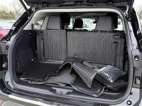 Certified 2025 Toyota Highlander Limited image 18