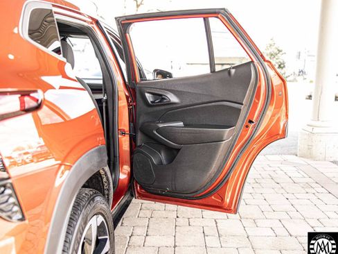 Used 2024 Chevrolet Trax RS w/ Sunroof Package FWD image 37