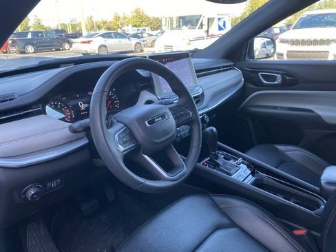 Used 2024 Jeep Compass Limited image 12