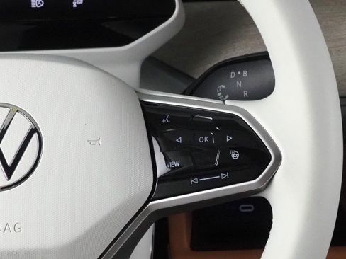 Used 2025 Volkswagen ID. Buzz 1st Edition image 22