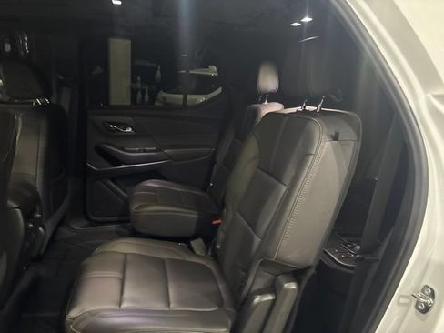 Used 2023 Chevrolet Traverse RS AWD/4WD image 19