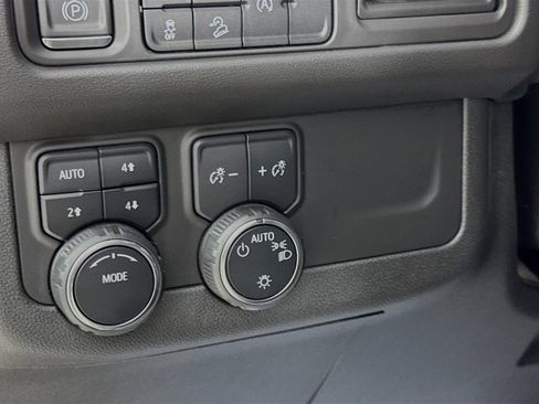 Used 2024 Chevrolet Suburban Z71 AWD/4WD image 11