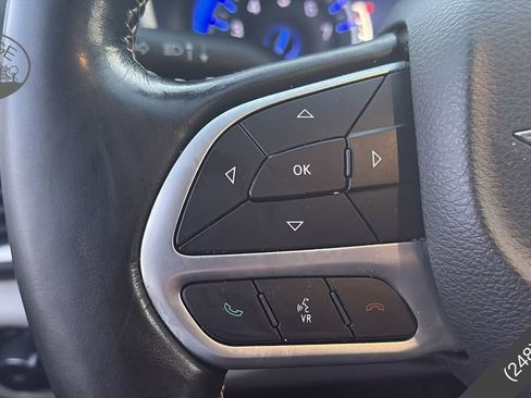 Used 2021 Chrysler Pacifica Touring-L image 14