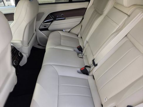 Used 2025 Land Rover Range Rover SE AWD/4WD image 10