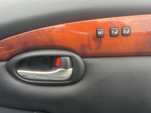 Used 2002 Lexus SC 430 Convertible image 34