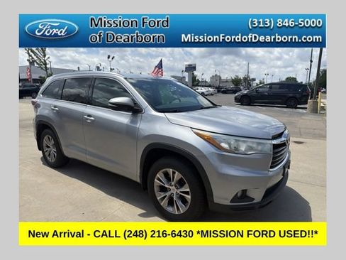 Used 2015 Toyota Highlander XLE AWD/4WD image 1