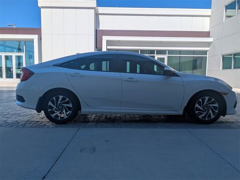 Used 2018 Honda Civic EX image 3