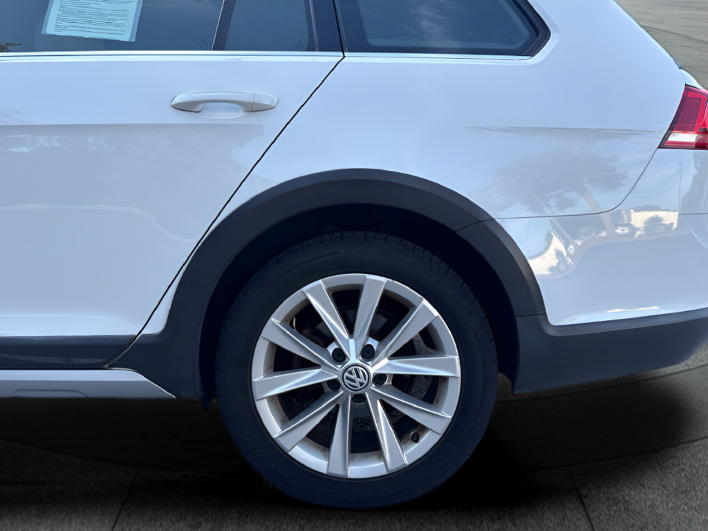 Used 2017 Volkswagen Golf Alltrack AWD/4WD image 15