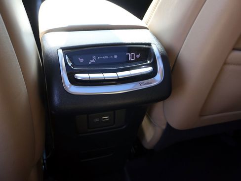 Used 2022 Cadillac XT6 Premium Luxury w/ Platinum Package image 17