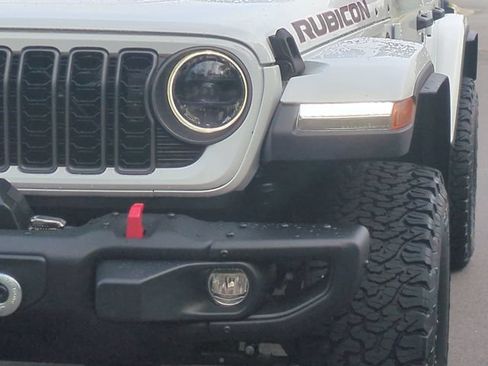 Used 2025 Jeep Wrangler Unlimited Rubicon AWD/4WD image 17