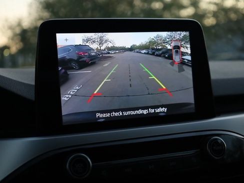 Used 2020 Ford Escape SE image 19
