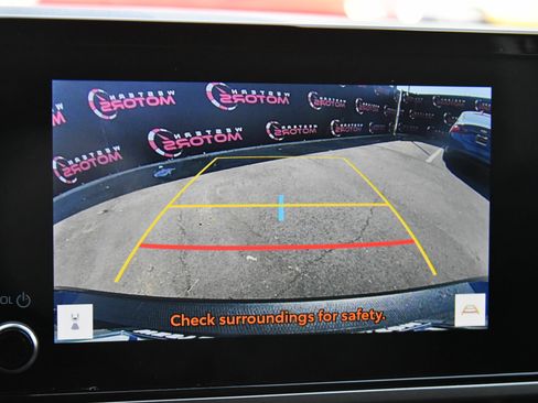 Used 2025 Toyota Camry SE w/ Convenience Package FWD image 19