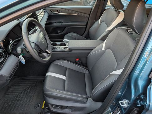 Used 2026 Toyota Camry SE w/ Convenience Package image 2