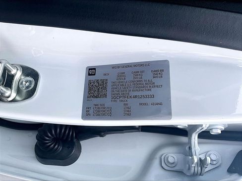 Used 2024 Chevrolet Colorado ZR2 AWD/4WD image 27