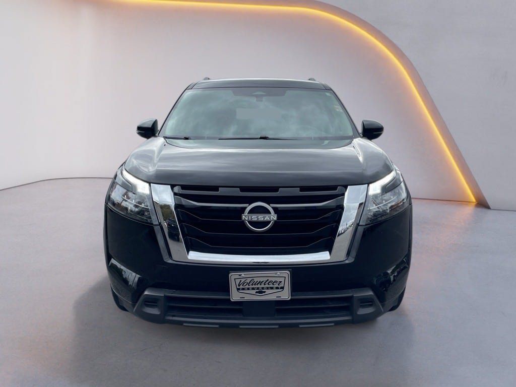 Used 2025 Nissan Pathfinder SV AWD/4WD image 2