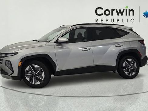 Used 2025 Hyundai Tucson SEL FWD image 2