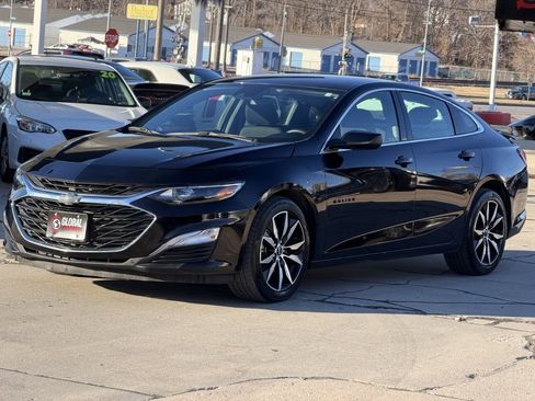 Used 2022 Chevrolet Malibu RS image 3