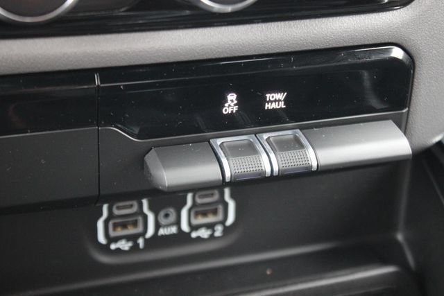 Used 2023 RAM 1500 Laramie AWD/4WD image 9