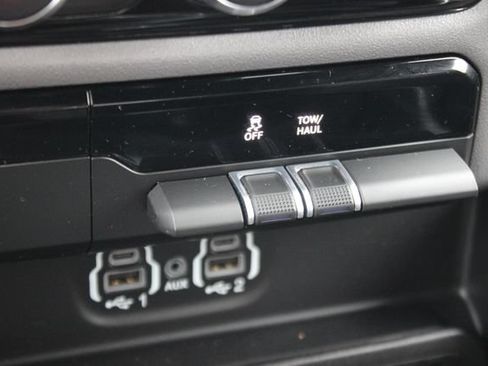 Used 2023 RAM 1500 Laramie AWD/4WD image 9