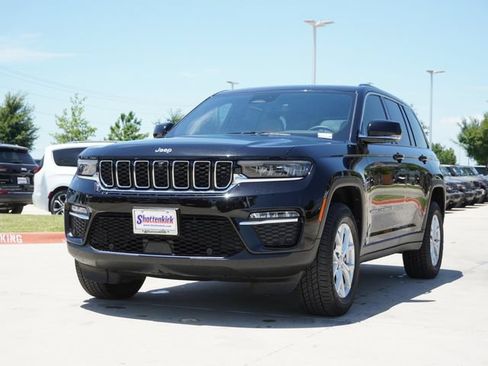 Used 2023 Jeep Grand Cherokee Limited w/ Luxury Tech Group II RWD image 3