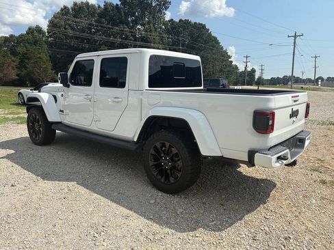 Used 2021 Jeep Gladiator Overland AWD/4WD image 3