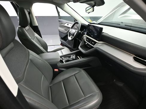 Used 2025 Ford Explorer Active w/ Active Comfort Package AWD/4WD image 53