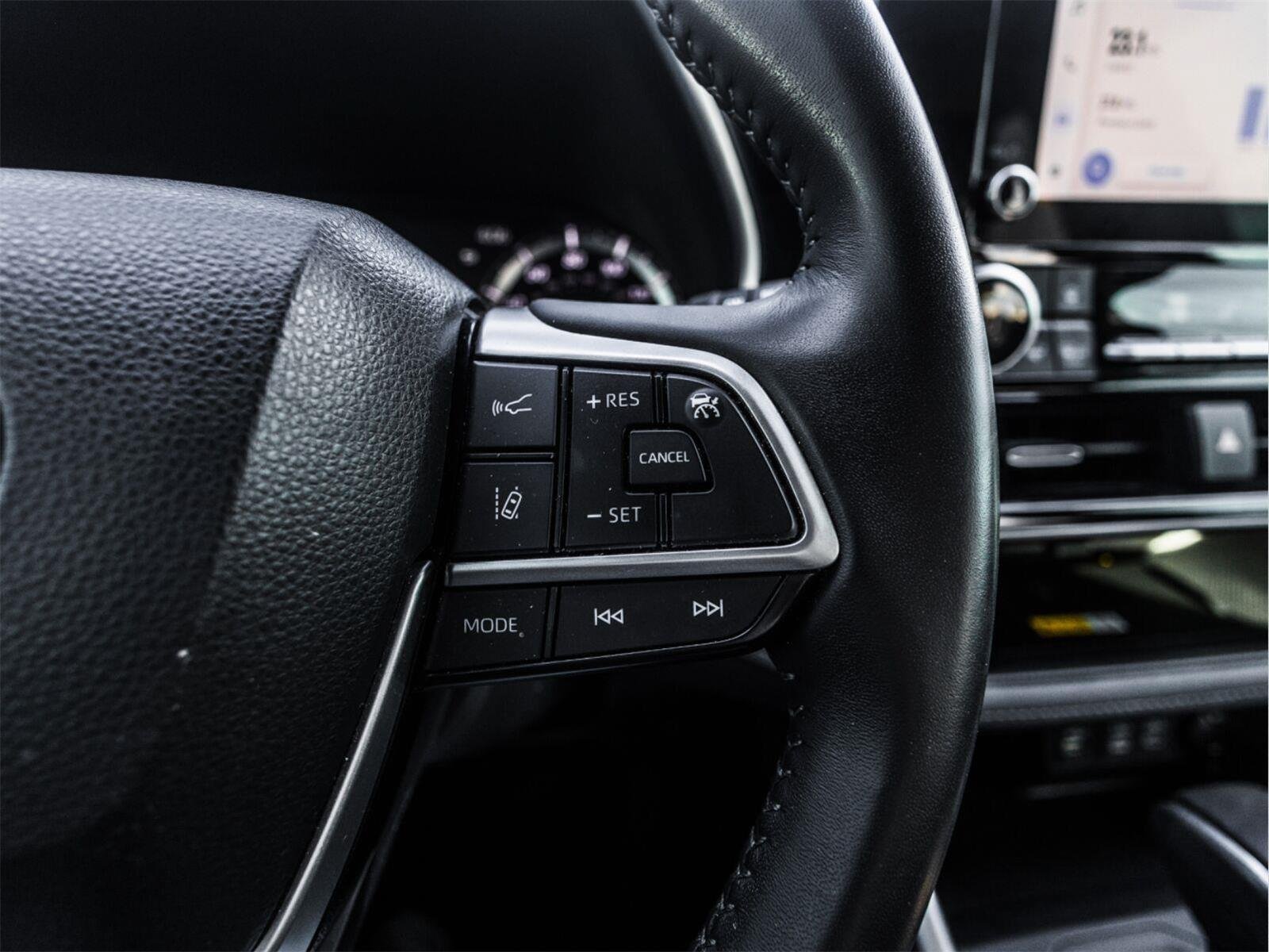 Used 2023 Toyota Highlander XLE FWD image 18