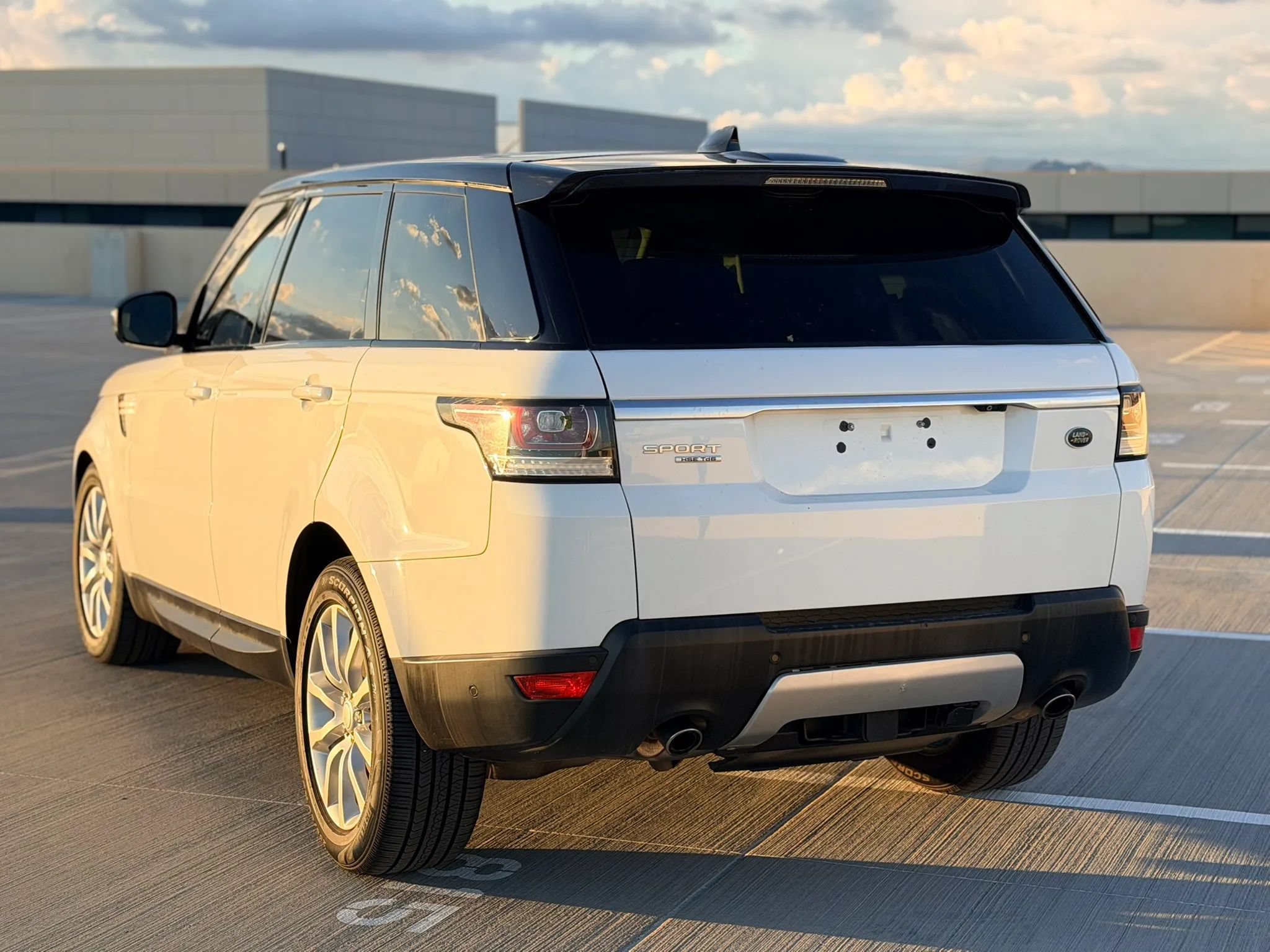 Used 2017 Land Rover Range Rover Sport HSE AWD/4WD image 7