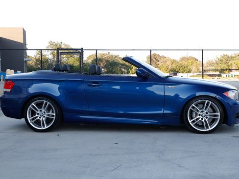 Used 2011 BMW 135i Convertible w/ Premium Pkg image 13