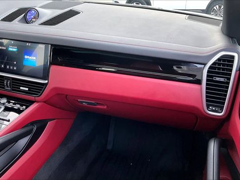 Used 2019 Porsche Cayenne image 17